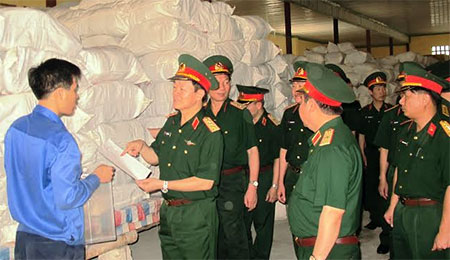 Thượng tướng Lê Hữu Đức kiểm tra các đơn vị thuộc Tổng cục Hậu cần
