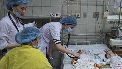 Nặng lòng những bác sĩ trong 