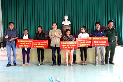 Niềm vui của cô và trò buôn Đrăng Phôk