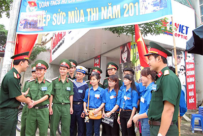 Tuổi trẻ Quân đội “Tiếp sức mùa thi”