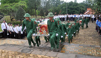 Quân khu 7: Truy điệu và an táng 165 hài cốt liệt sĩ quân tình nguyện