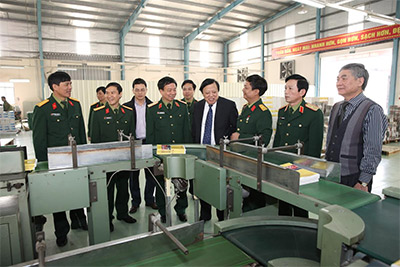 Xây dựng và phát triển toàn diện, hoàn thành tốt nhiệm vụ chính trị