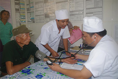 Khám, chữa bệnh, cấp thuốc miễn phí cho 500 người dân huyện Tương Dương