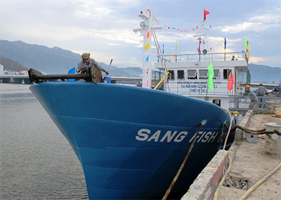 Bài 2: Để tàu vỏ thép đến gần với ngư dân (Tiếp theo và hết)