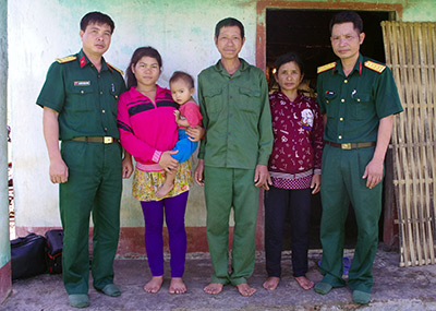 Các chú bộ đội đã thay đổi cuộc đời cháu