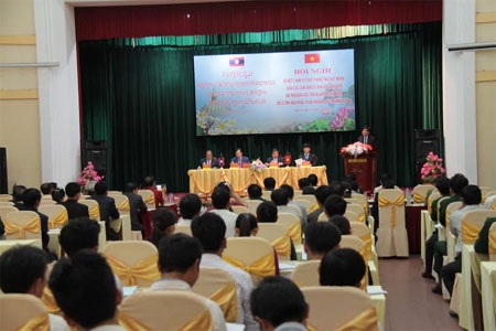 Sơ kết phong trào kết nghĩa giữa các cụm dân cư hai bên biên giới Việt – Lào