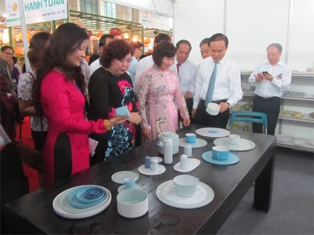 600 gian hàng tham dự Hội chợ quà tặng thủ công mỹ nghệ Hà Nội 2015