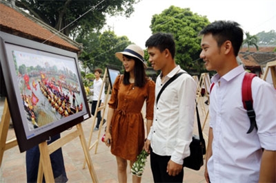 “Hà Nội - Hành trình 30 năm đổi mới”