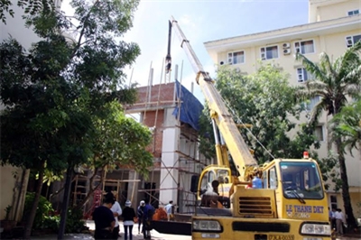 Quảng Trị: Sập cần cẩu, một người chết, một người nguy kịch