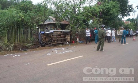 Bà Rịa-Vũng Tàu: Ô tô tải lao qua đường đâm 4 học sinh thương vong