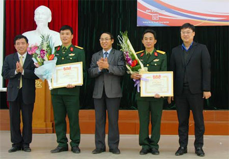 Trao giải cuộc thi “Tuổi trẻ Việt Nam tự hào tiến bước dưới cờ Đảng”