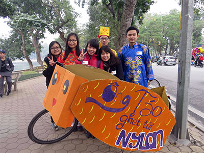 Mong không còn túi ni-lông thả cùng cá chép