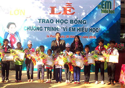 Tết sớm với học sinh nghèo vùng biên giới