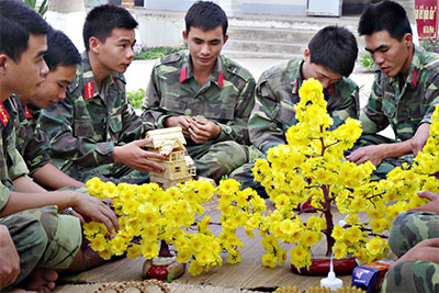 Chiến sĩ miền Tây rộn ràng đón Tết