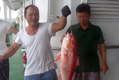 Ngày Tết xem thủy thủ tàu 571 câu cá trên biển Trường Sa