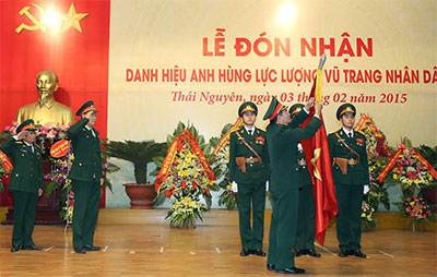 Nhà máy Z131 đón nhận danh hiệu Anh hùng LLVT nhân dân