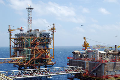 Kinh tế Việt Nam - Thách thức và cơ hội từ giá dầu thô thấp