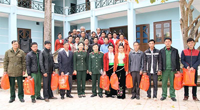 Báo Quân đội nhân dân tri ân đồng bào bản Phăng 3