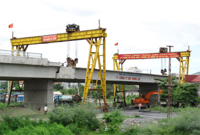 Anh hùng trong chiến tranh thành điển hình tiên tiến thời bình