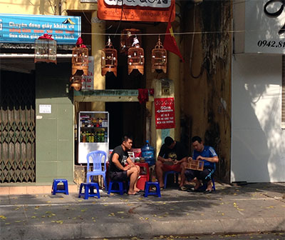 Mộc mạc trà đá vỉa hè