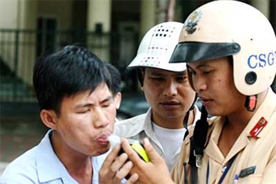 Ngăn chặn uống rượu, bia gây tai nạn giao thông