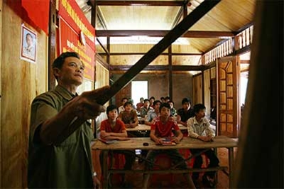 Ông Vinh nỗ lực bảo tồn chữ viết của người Dao