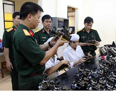 Nơi sản xuất kính ngắm bắn