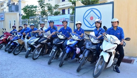 Đội xe ôm áo xanh tình nguyện