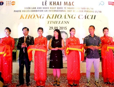 Triển lãm “ Không khoảng cách”: Hướng về người cao tuổi