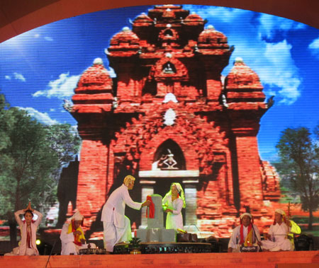 Lung linh sắc màu văn hoá dân tộc Chăm