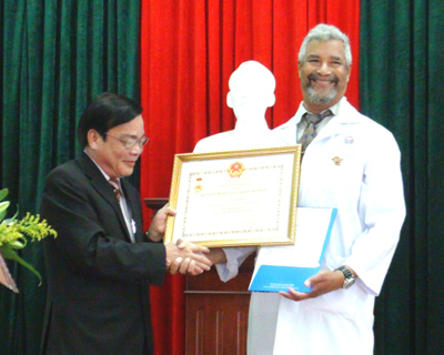 Tặng Kỷ niệm chương 