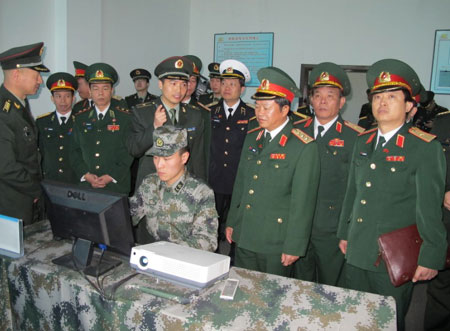 Nghiên cứu, trao đổi kinh nghiệm huấn luyện, xây dựng chính quy