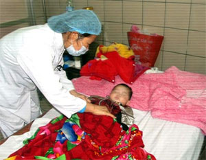 Bộ Y tế khẩn cấp xây dựng phác đồ và nhập thuốc điều trị nhiễm độc chì