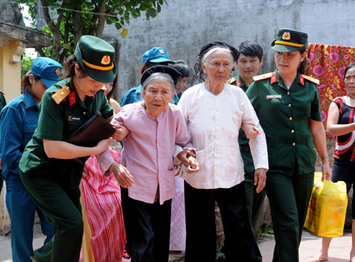 Hai bà mẹ anh hùng ở Võng Xuyên