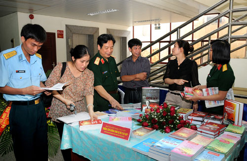 Vinh danh những tấm gương bình dị, cao quý