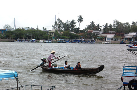Cần sớm chuyển đổi nghề cho người dân hành nghề đò chèo, đò máy