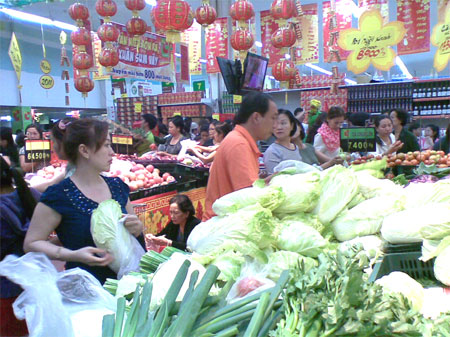 Kiềm chế tăng giá, kích thích sức mua