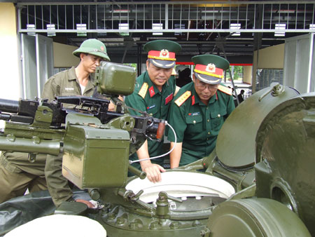 Bảo đảm tốt kỹ thuật cho xe tăng – thiết giáp sẵn sàng chiến đấu