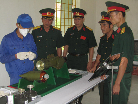 Đánh giá thực chất vũ khí trang bị kỹ thuật  ở cơ sở kỹ thuật tên lửa khí tài đặc chủng