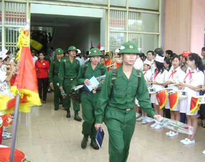 Hòa Bình: 125 thanh niên nhập ngũ là đối tượng Đảng