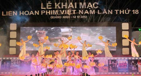  Khai mạc Liên hoan phim Việt Nam lần thứ 18 dành phút tưởng niệm Đại tướng Võ Nguyên Giáp