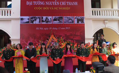 Trưng bày gần 200 tài liệu, hiện vật, hình ảnh về Đại tướng Nguyễn Chí Thanh