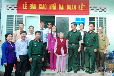 Thượng tướng Lê Hữu Đức tiếp xúc cử tri quân đội trên địa bàn tỉnh Khánh Hòa