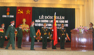 Công ty Cảng đón nhận Huân ch­ương Lao động hạng Nhì