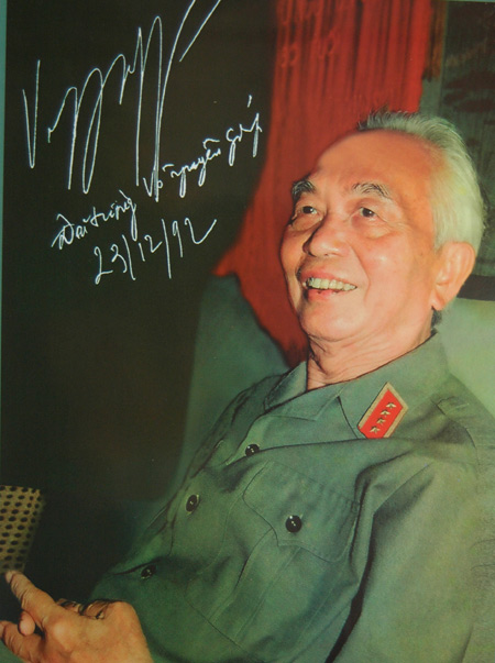 Xuất bản tập ảnh rời đầu tiên về Đại tướng Võ Nguyên Giáp