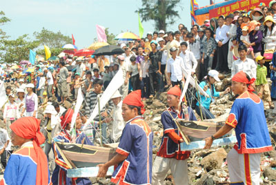 Lễ hội: Dân tổ chức, nhà nước điều chỉnh (Bài 2)