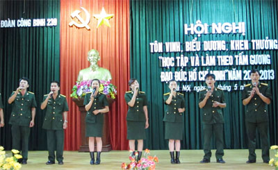 Những bông hoa đẹp ở Lữ đoàn 239