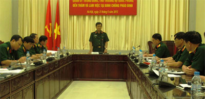Thượng tướng Nguyễn Thành Cung kiểm tra công tác PB,GDPL  tại Binh chủng Pháo binh