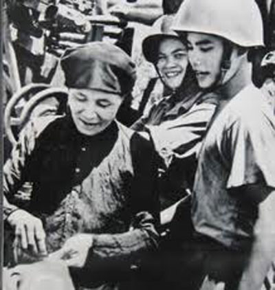 Về quê “Hội mẹ chiến sĩ” vá áo năm xưa 