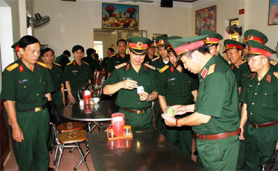 Thượng tướng Lê Hữu Đức thăm, làm việc tại các sư đoàn 341, 324